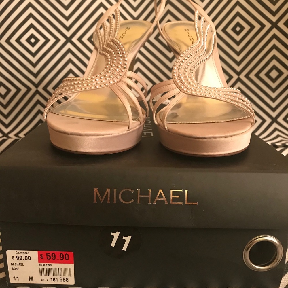 Michael Shannon Gold and Cream Heels - Picture 5 of 11